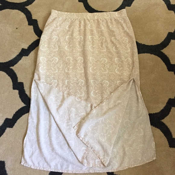 Old navy tan printed maxi skirt - Picture 2 of 3